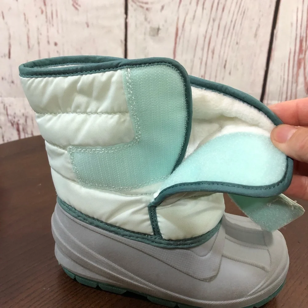 CAT & JACK Kids Snow Boots in Mint and Gray - Comfortable Winter Footwear size 9